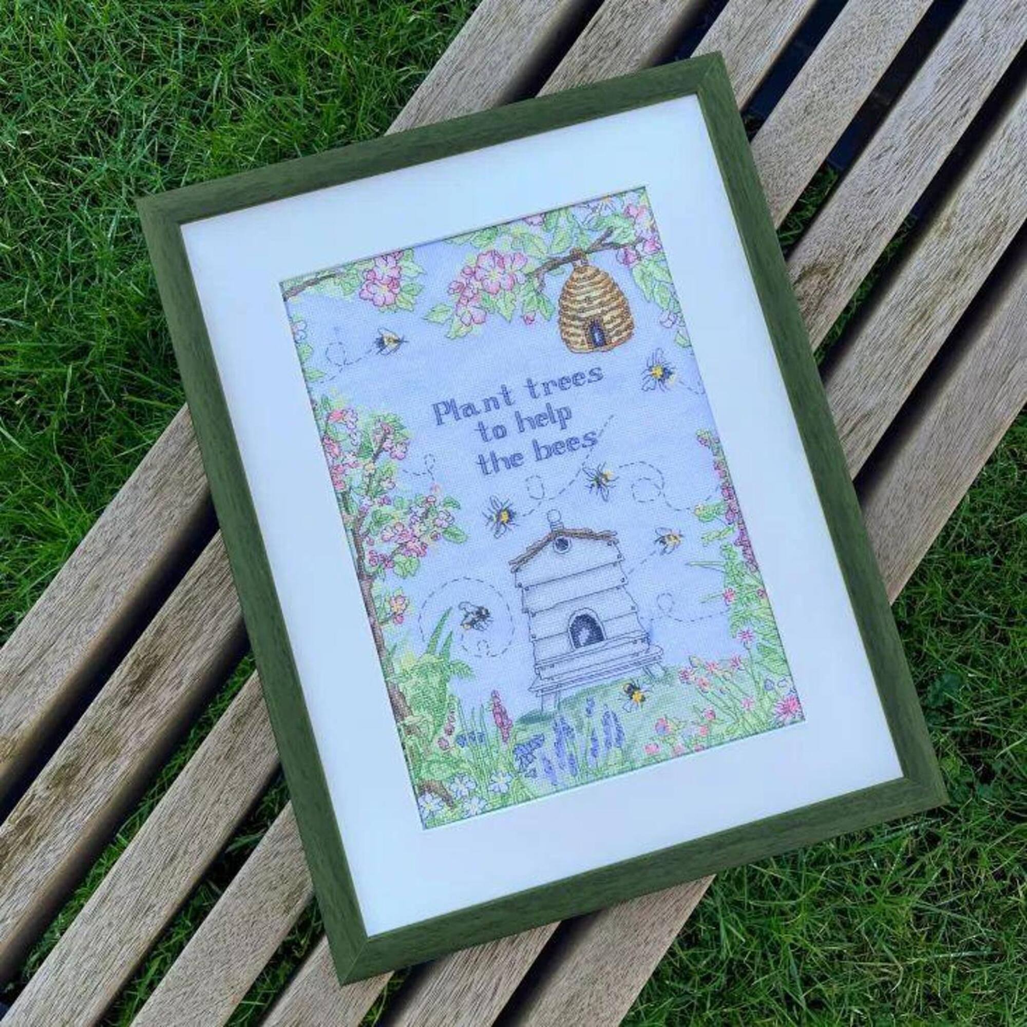 Bothy Threads Help The Bees Counted Cross Stitch Kit